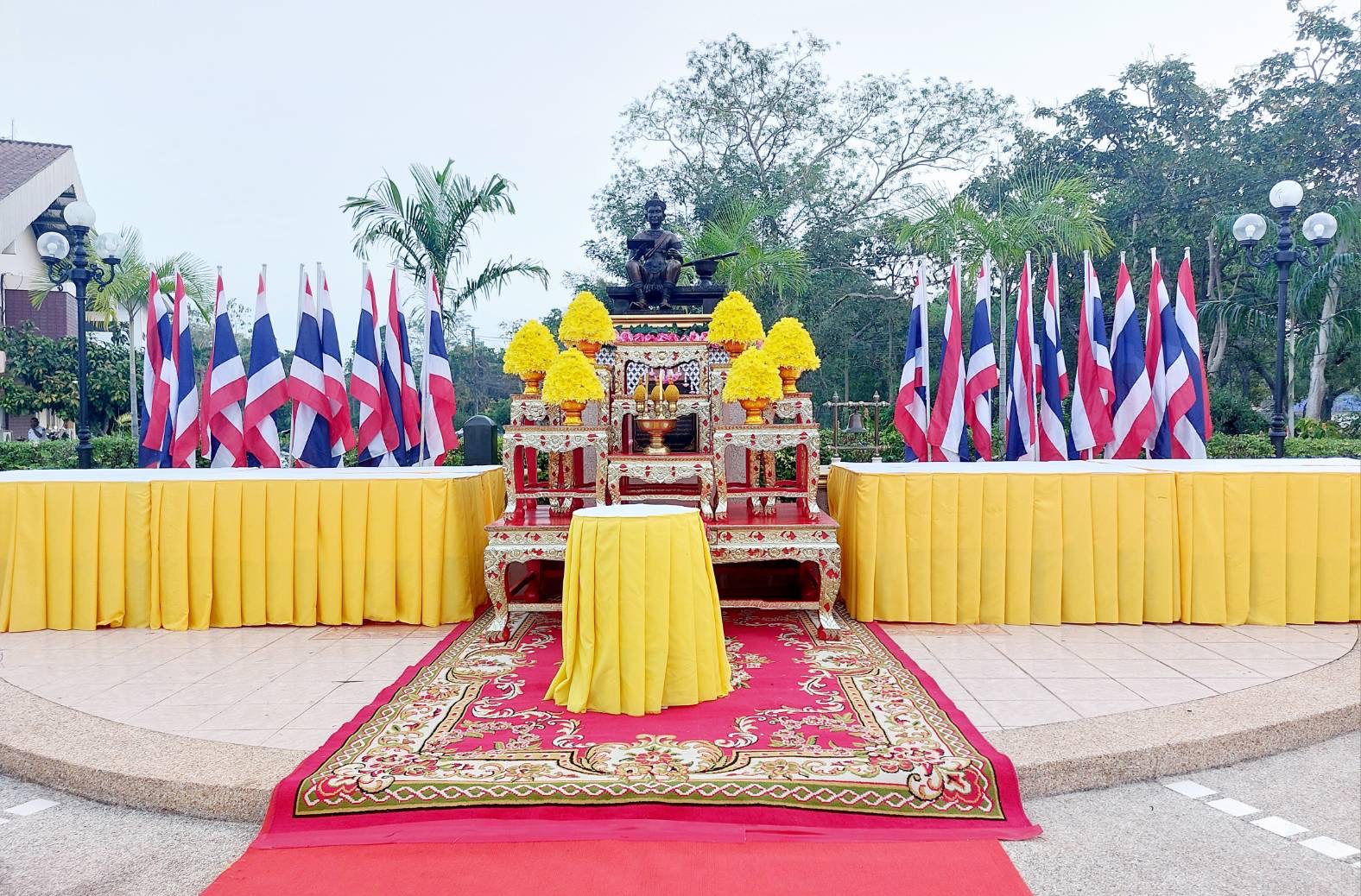 title - วันที่ 18 มกราคม 2569 นายวิทูล ปฏิรูปที่ดินจังหวัดปราจีนบุรี มอบหมายให้ ข้าราชการ  และเจ้าหน้าที่ ส.ป.ก.ปราจีนบุรี เข้าร่วมพิธี วางพานพุ่มถวายสักการะ ศาลสมเด็จพระนเรศวรมหาราช เนื่องในวันยุทธหัตถีของสมเด็จพระนเรศวรมหาราช